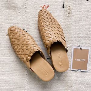 Liberte *new with tags* real leather woven Bondi mules in cream size 7